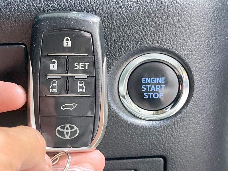 2017 Toyota Alphard DBA-AGH30W (UW-6a5c3e9639a58)[24]