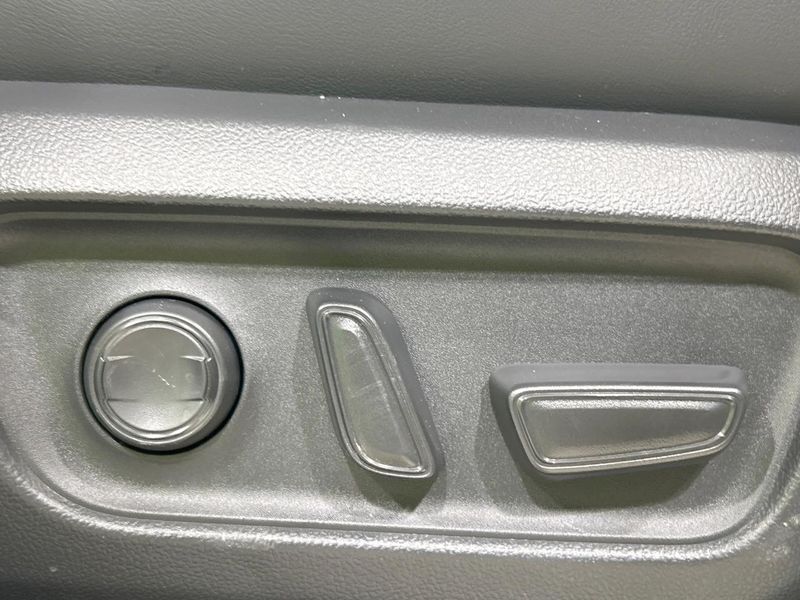 2026 Toyota RAV4 6AA-AXAN64 (UW-6a5c3ec3726a9)[17]