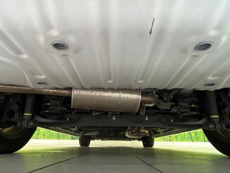 2017 Nissan Serena DAA-GFC27 (UW-6a5c3f67b4b2c)[28]
