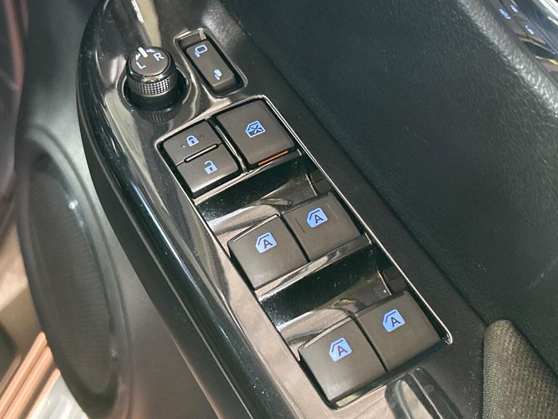 2022 Toyota Hilux 3DF-GUN125 (UW-6a5c3f931c0db)[14]