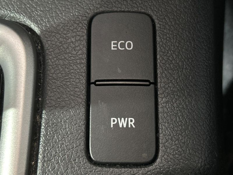 2022 Toyota Hilux 3DF-GUN125 (UW-6a5c3f931c0db)[24]