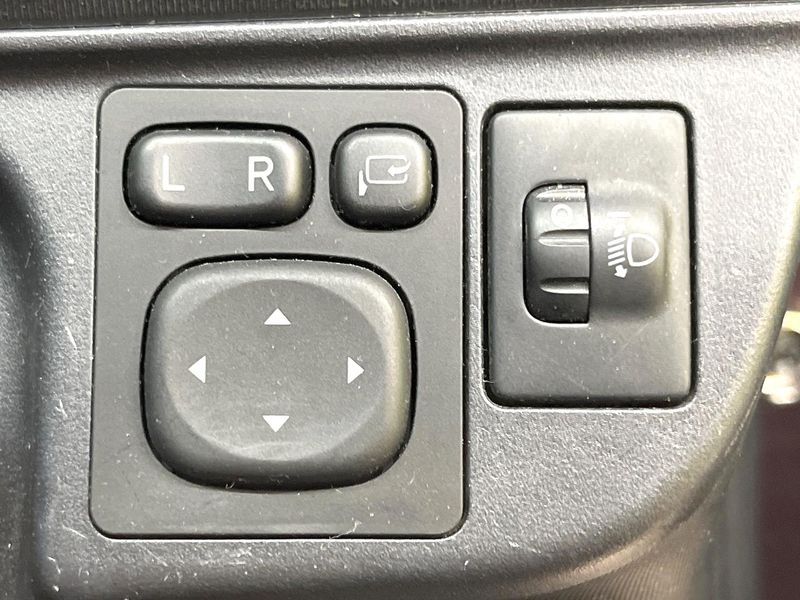 2014 Toyota Aqua DAA-NHP10 (UW-6a5c416632a5c)[12]