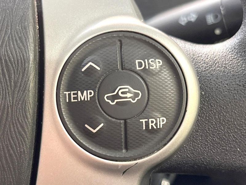 2014 Toyota Aqua DAA-NHP10 (UW-6a5c416632a5c)[18]