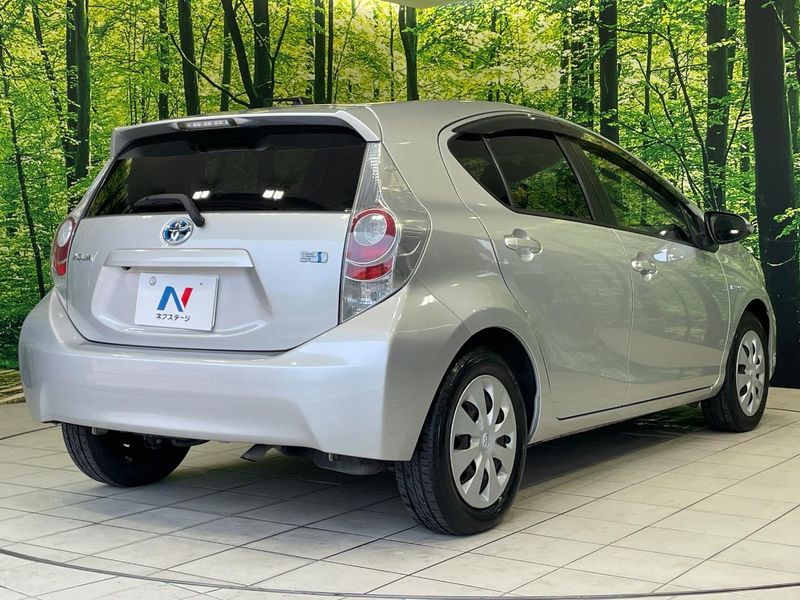 2013 Toyota Aqua DAA-NHP10 (UW-6a5c416be37b3)[8]