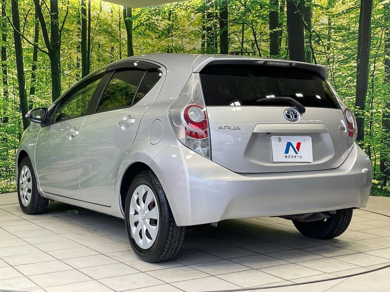 2013 Toyota Aqua DAA-NHP10 (UW-6a5c416be37b3)[10]
