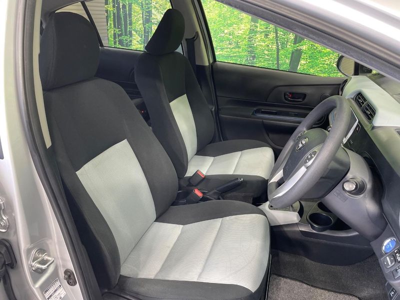 2013 Toyota Aqua DAA-NHP10 (UW-6a5c416be37b3)[27]
