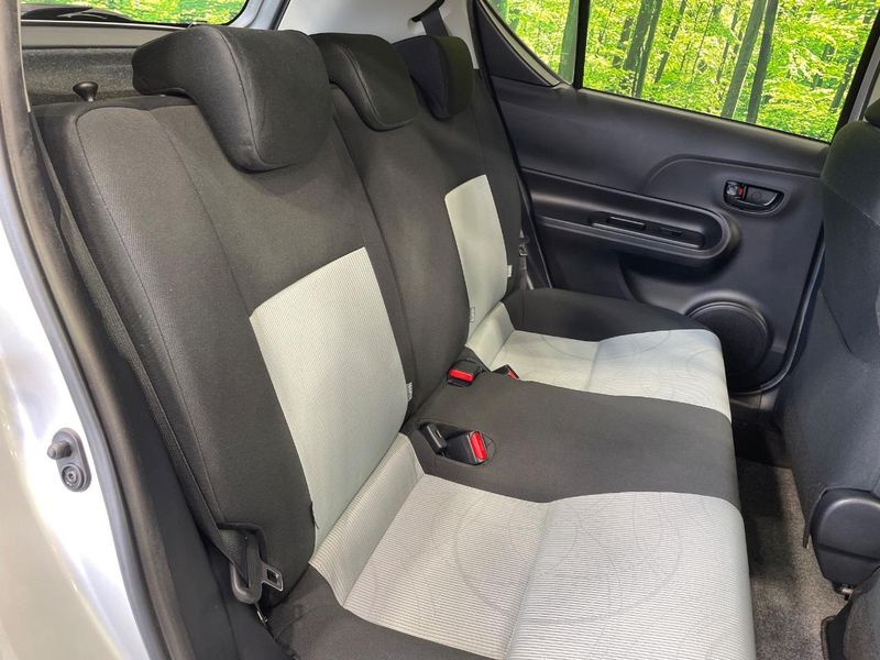 2013 Toyota Aqua DAA-NHP10 (UW-6a5c416be37b3)[28]