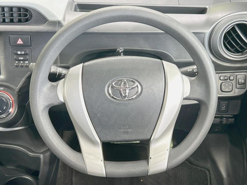 2014 Toyota Aqua DAA-NHP10 (UW-6a5c416dd5385)[26]