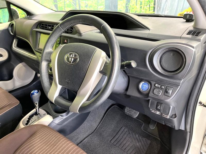 2014 Toyota Aqua DAA-NHP10 (UW-6a5c416e588df)[24]