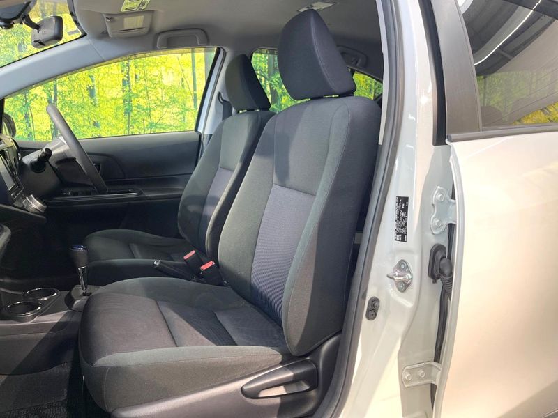 2015 Toyota Aqua DAA-NHP10 (UW-6a5c416f91496)[9]