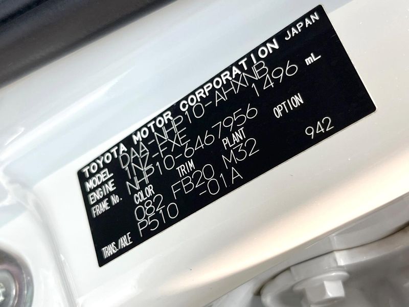 2015 Toyota Aqua DAA-NHP10 (UW-6a5c416f91496)[1]