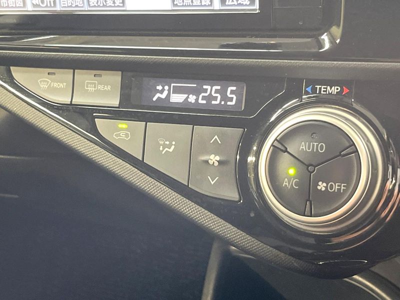 2015 Toyota Aqua DAA-NHP10 (UW-6a5c416f91496)[21]