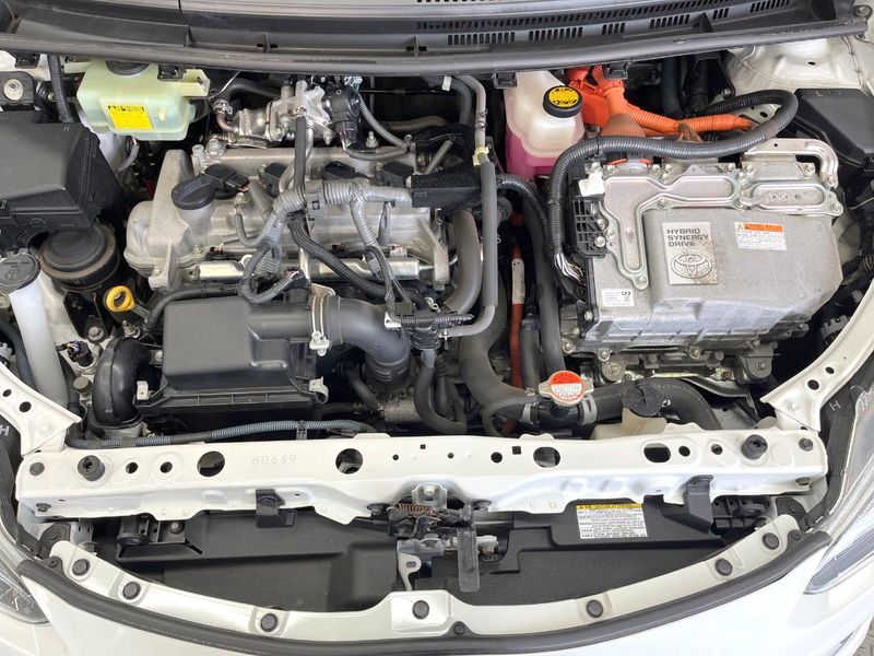 2015 Toyota Aqua DAA-NHP10 (UW-6a5c416f91496)[4]