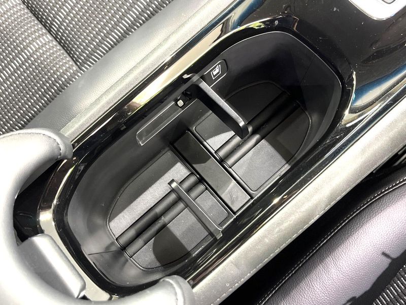 2017 Honda Vezel DAA-RU4 (UW-6a5c419f80f27)[19]