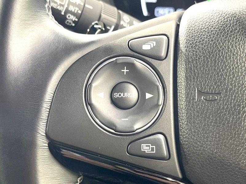 2017 Honda Vezel DAA-RU4 (UW-6a5c419f80f27)[24]