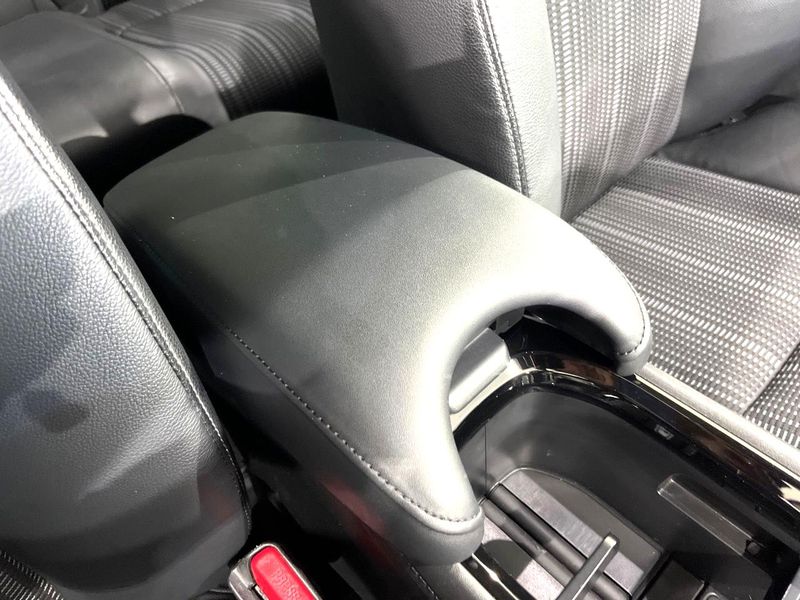 2017 Honda Vezel DAA-RU4 (UW-6a5c419f80f27)[20]