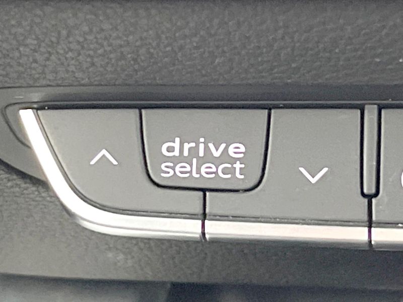 2017 Audi A4 DBA-8WCYRF (UW-6a5c41f363950)[17]