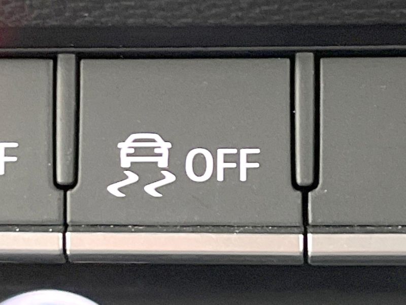 2017 Audi A4 DBA-8WCYRF (UW-6a5c41f363950)[19]