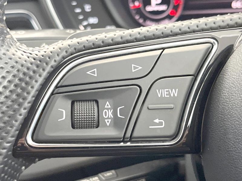 2017 Audi A4 DBA-8WCYRF (UW-6a5c41f363950)[26]