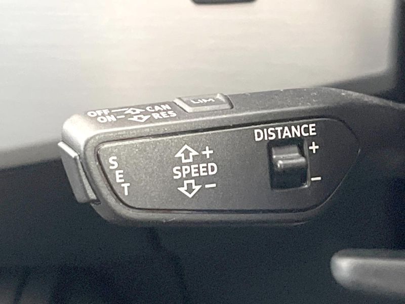 2017 Audi A4 DBA-8WCYRF (UW-6a5c41f363950)[29]