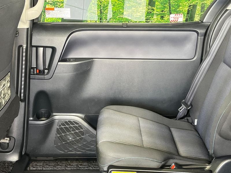2015 Toyota Voxy DBA-ZRR80W (UW-6a5c421e9bea8)[24]