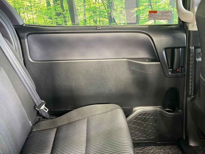 2015 Toyota Voxy DBA-ZRR80W (UW-6a5c421e9bea8)[22]