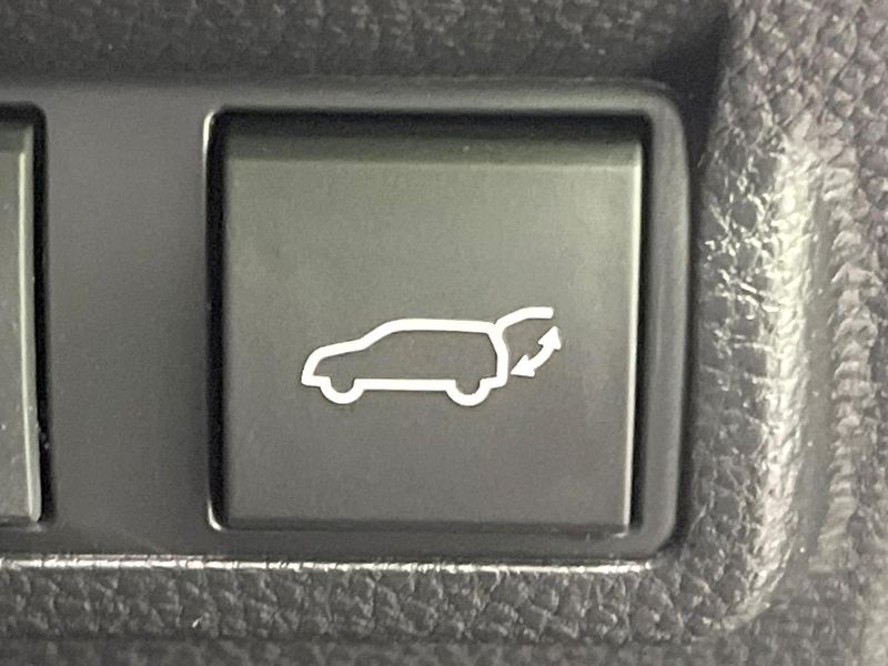 2025 Toyota Corolla Cross 6AA-ZVG13 (UW-6a5c4237e63ab)[10]