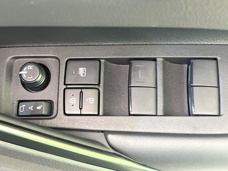 2025 Toyota Corolla Cross 6AA-ZVG13 (UW-6a5c4237e63ab)[8]