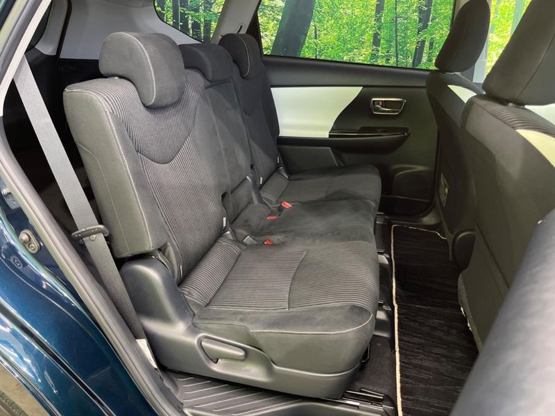 2018 Toyota Prius α DAA-ZVW41W (UW-6a5c423f80af5)[18]