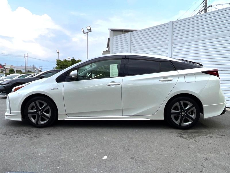 2020 Toyota Prius DAA-ZVW51 (UW-6a5c4247386d8)[15]