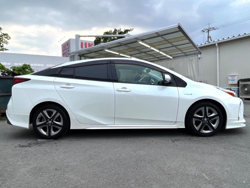 2020 Toyota Prius DAA-ZVW51 (UW-6a5c4247386d8)[29]