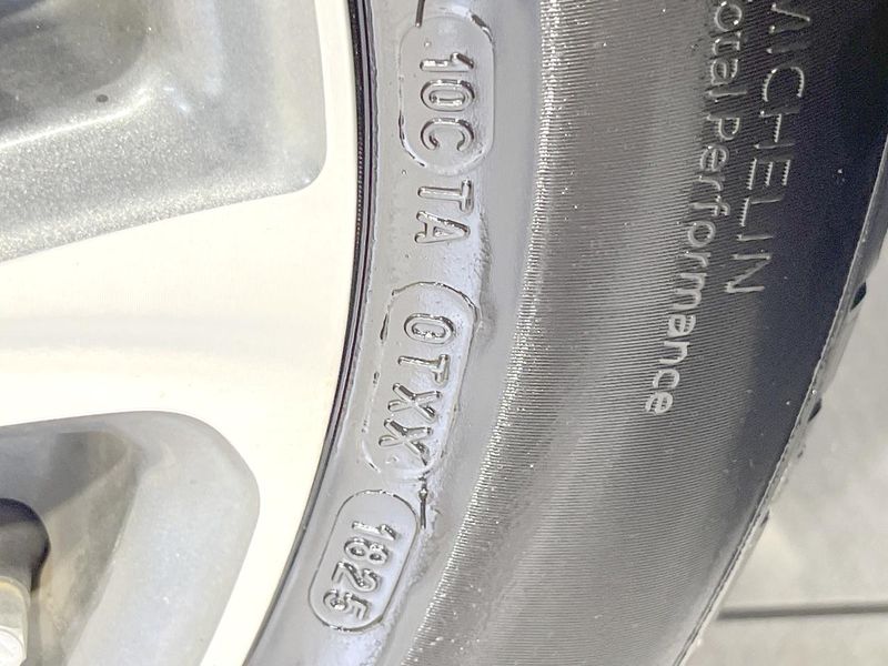 2017 Toyota Esquire DAA-ZWR80G (UW-6a5c4256b6704)[25]