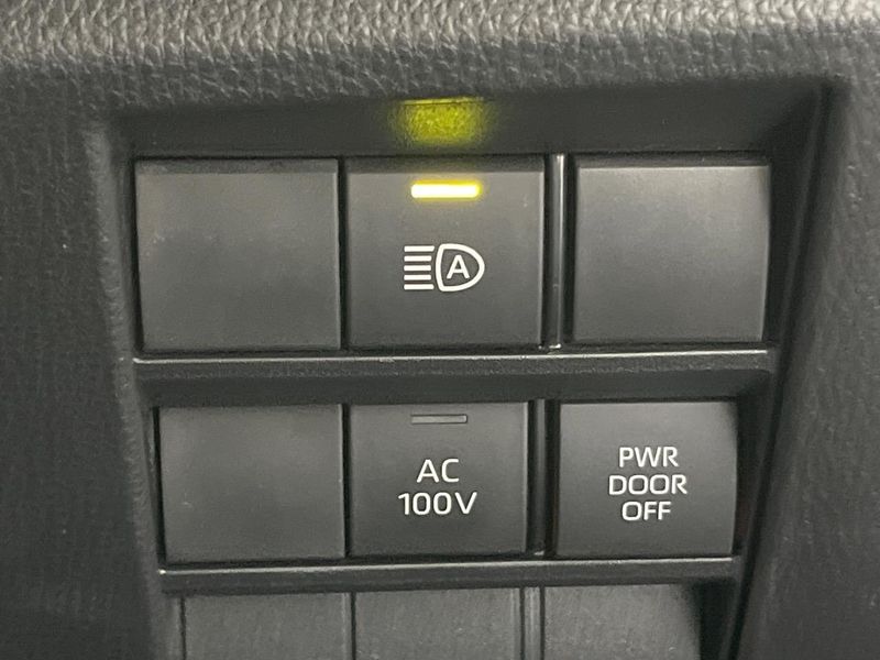 2023 Toyota Voxy 6AA-ZWR90W (UW-6a5c425ded81f)[10]