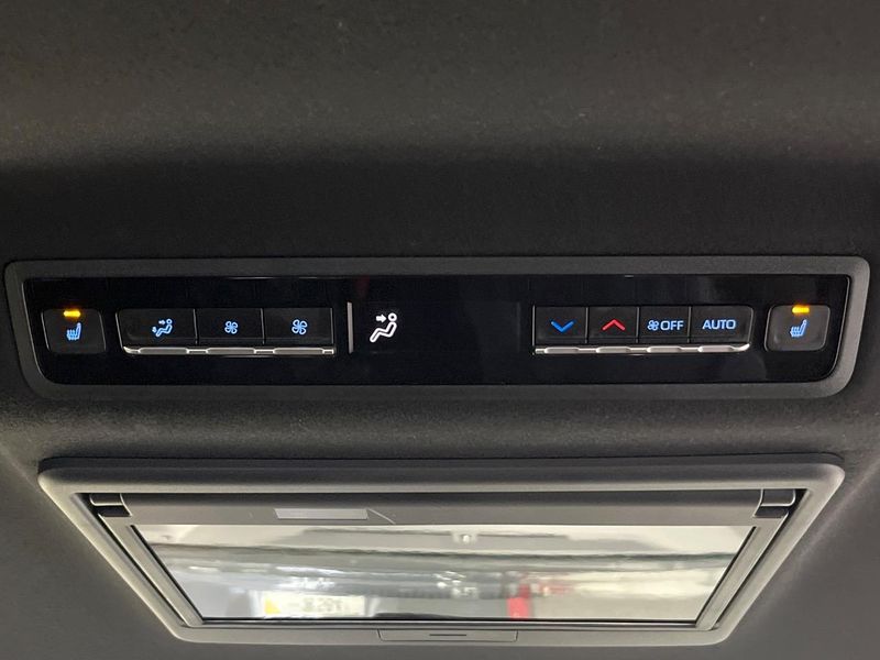 2023 Toyota Voxy 6AA-ZWR90W (UW-6a5c425ded81f)[28]