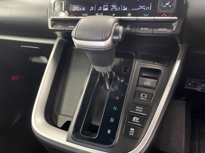 2023 Toyota Voxy 6AA-ZWR90W (UW-6a5c425ded81f)[13]