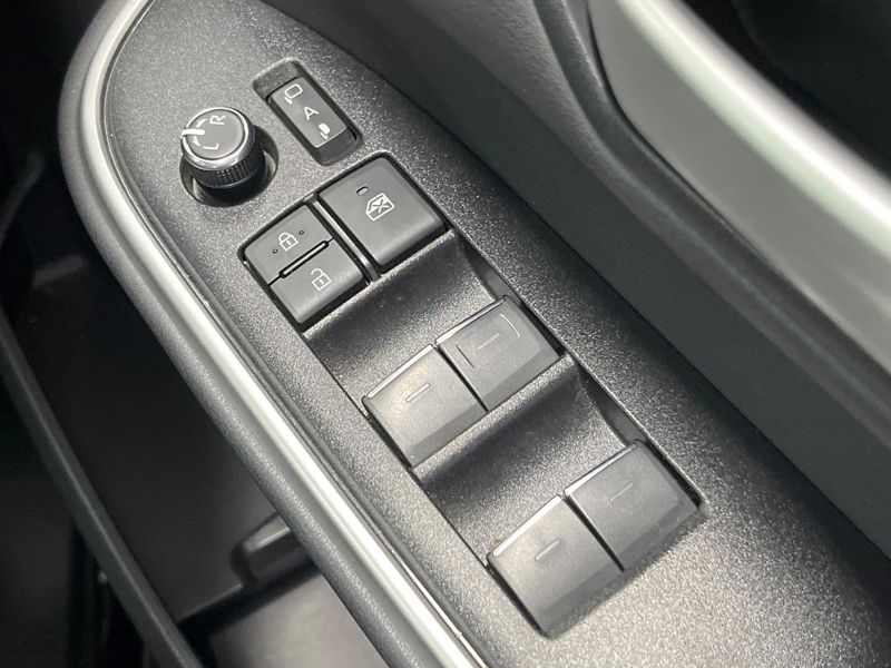2023 Toyota Voxy 6AA-ZWR90W (UW-6a5c425ded81f)[22]