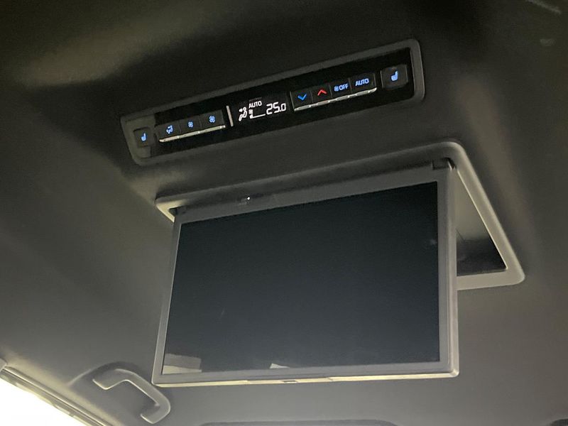 2023 Toyota Voxy 6AA-ZWR90W (UW-6a5c425ded81f)[26]