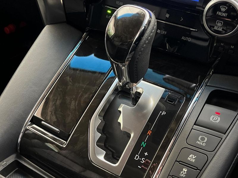 2016 Toyota Vellfire Hybrid DAA-AYH30W (UW-6a5d904110b09)[19]