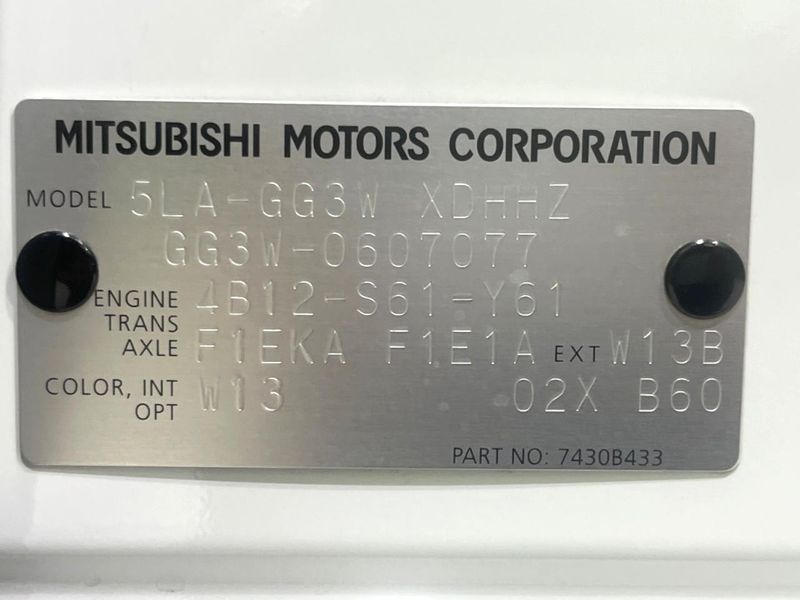 2019 Mitsubishi OUTLANDER PHEV 5LA-GG3W (UW-6a5d90d4e9877)[1]