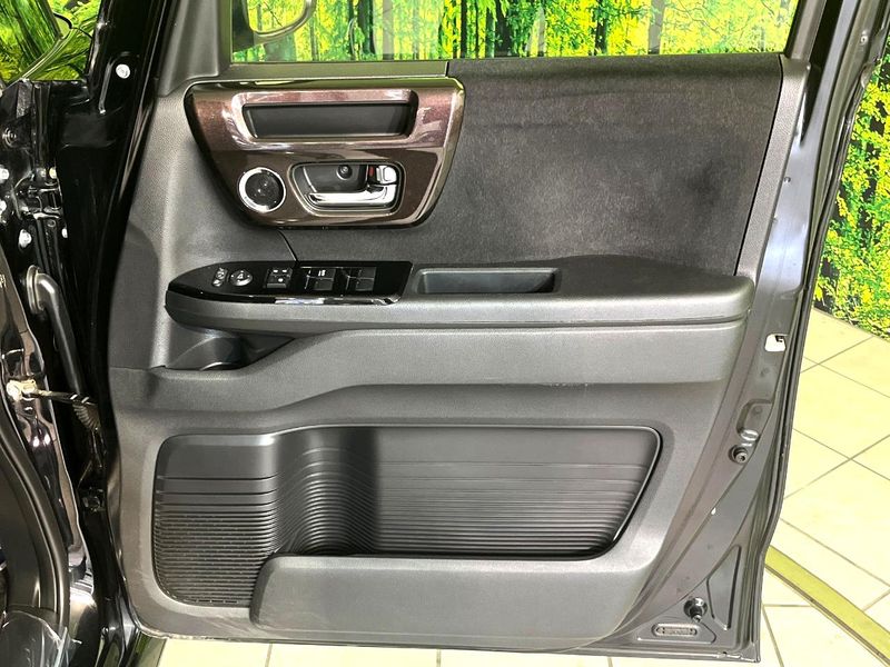 2017 Honda N-BOX CUSTOM DBA-JF3 (UW-6a5d913567af4)[7]