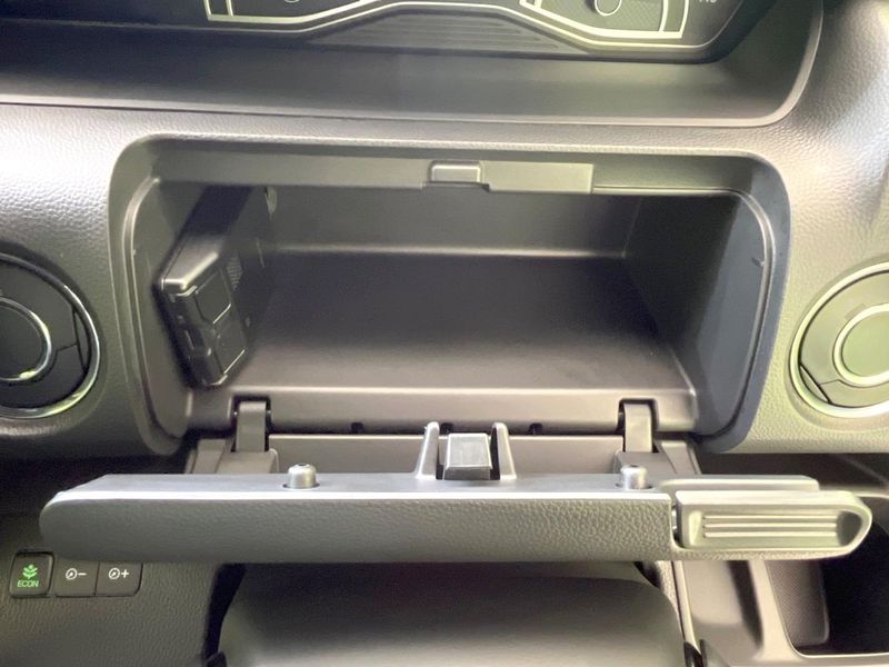 2021 Honda N-BOX CUSTOM 6BA-JF3 (UW-6a5d91432b64d)[18]
