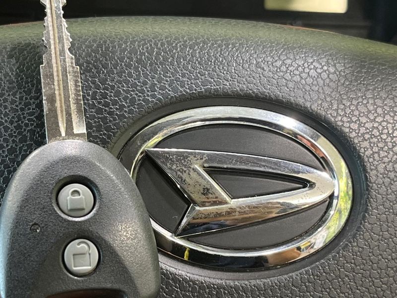 2015 Daihatsu Mira e:S DBA-LA300S (UW-6a5d91ac35874)[12]