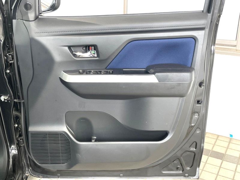 2017 Toyota Roomy DBA-M900A (UW-6a5d91f0284b2)[8]