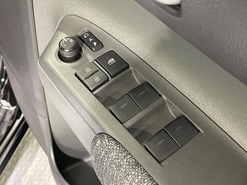 2022 Toyota Sienta 6AA-MXPL10G (UW-6a5d928b8f033)[22]