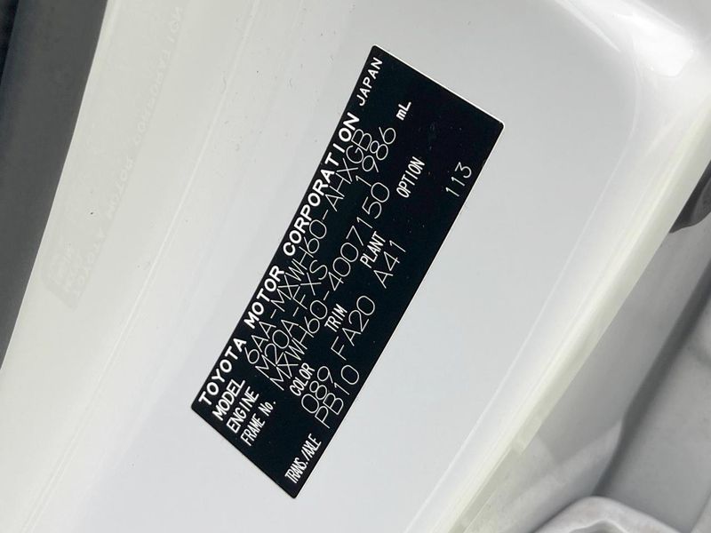 2023 Toyota Prius 6AA-MXWH60 (UW-6a5d92a10f6a7)[1]