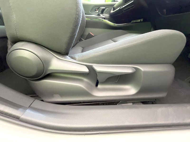 2024 Toyota Prius 6AA-MXWH60 (UW-6a5d92a6026d5)[9]