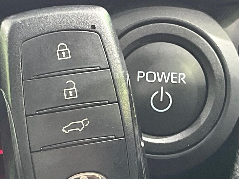 2024 Toyota Prius 6AA-MXWH65 (UW-6a5d92a8b1c64)[4]