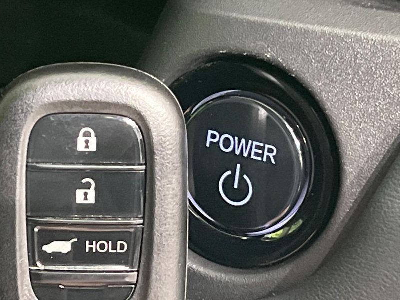 2023 Honda Vezel 6AA-RV5 (UW-6a5d92f9b6ea7)[18]