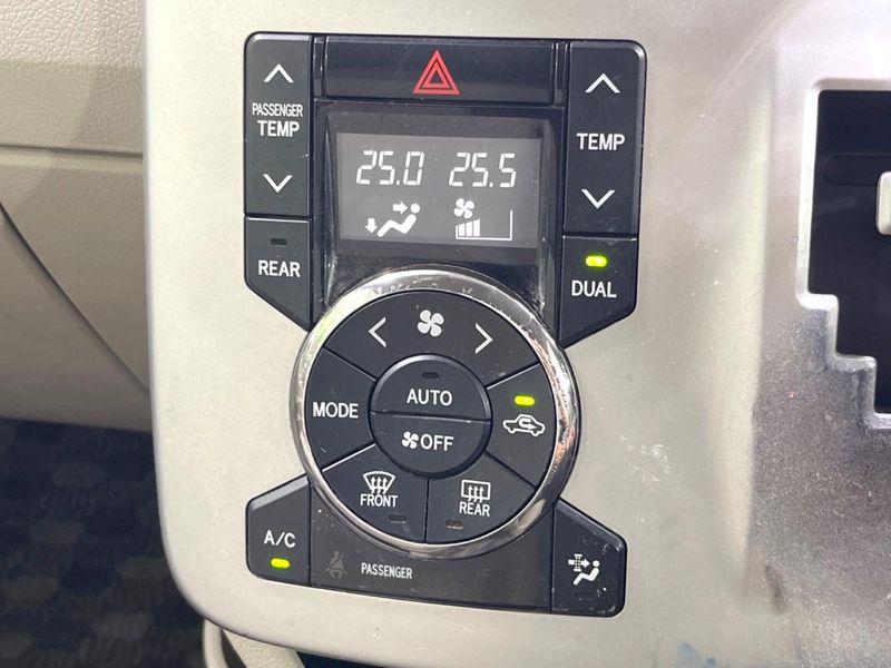 2013 Toyota Noah DBA-ZRR70G (UW-6a5d937650869)[10]