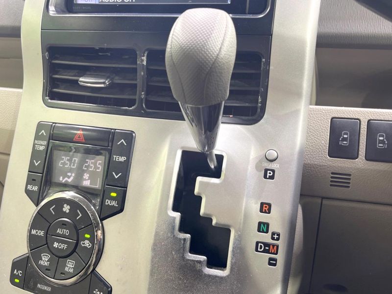 2013 Toyota Noah DBA-ZRR70G (UW-6a5d937650869)[11]